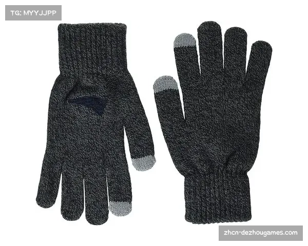 新英格兰革命球员携手品牌发布限量版专属足球手套